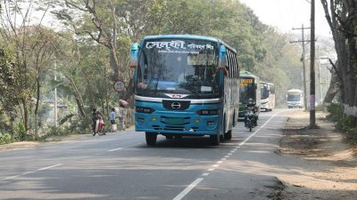 বাসচাপায় প্রাণ গেল অটোরিকশার চালকসহ ৩ জনের