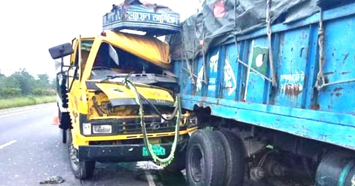 ময়মনসিংহে ট্রাকের সাথে ট্রাকের ধাক্কা, চালক ও সহকারী নিহত
