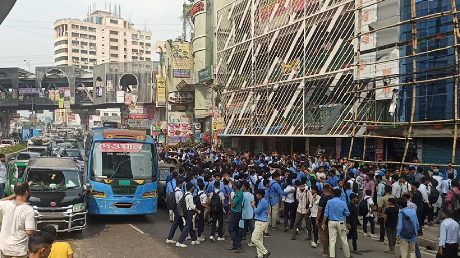 ফার্মগেটে সড়ক ছাড়লেন শিক্ষার্থীরা, যান চলাচল স্বাভাবিক