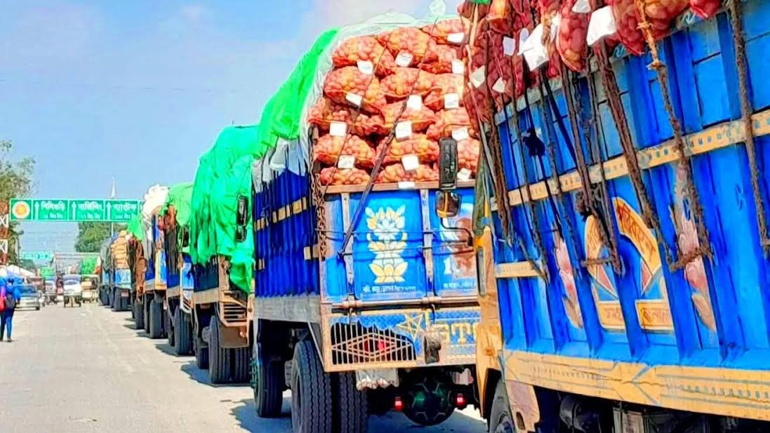 বাংলাবান্ধা দিয়ে নেপাল গেল ১ হাজার ৪০৭ টন আলু