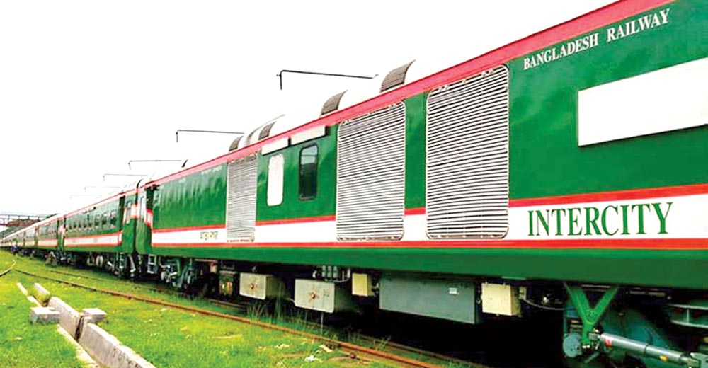 রাজধানীতে বনলতা এক্সপ্রেস থেকে বিপুল অস্ত্র-গুলি উদ্ধার