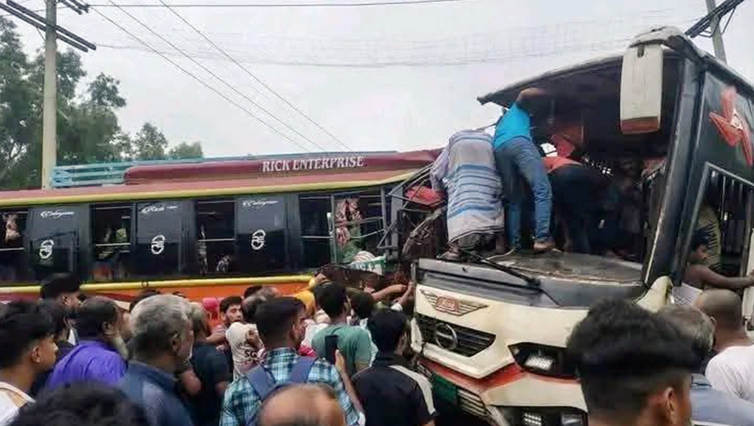 ফরিদপুরে বাস চাপায় শিশু ও নারীসহ দুইজন নিহত