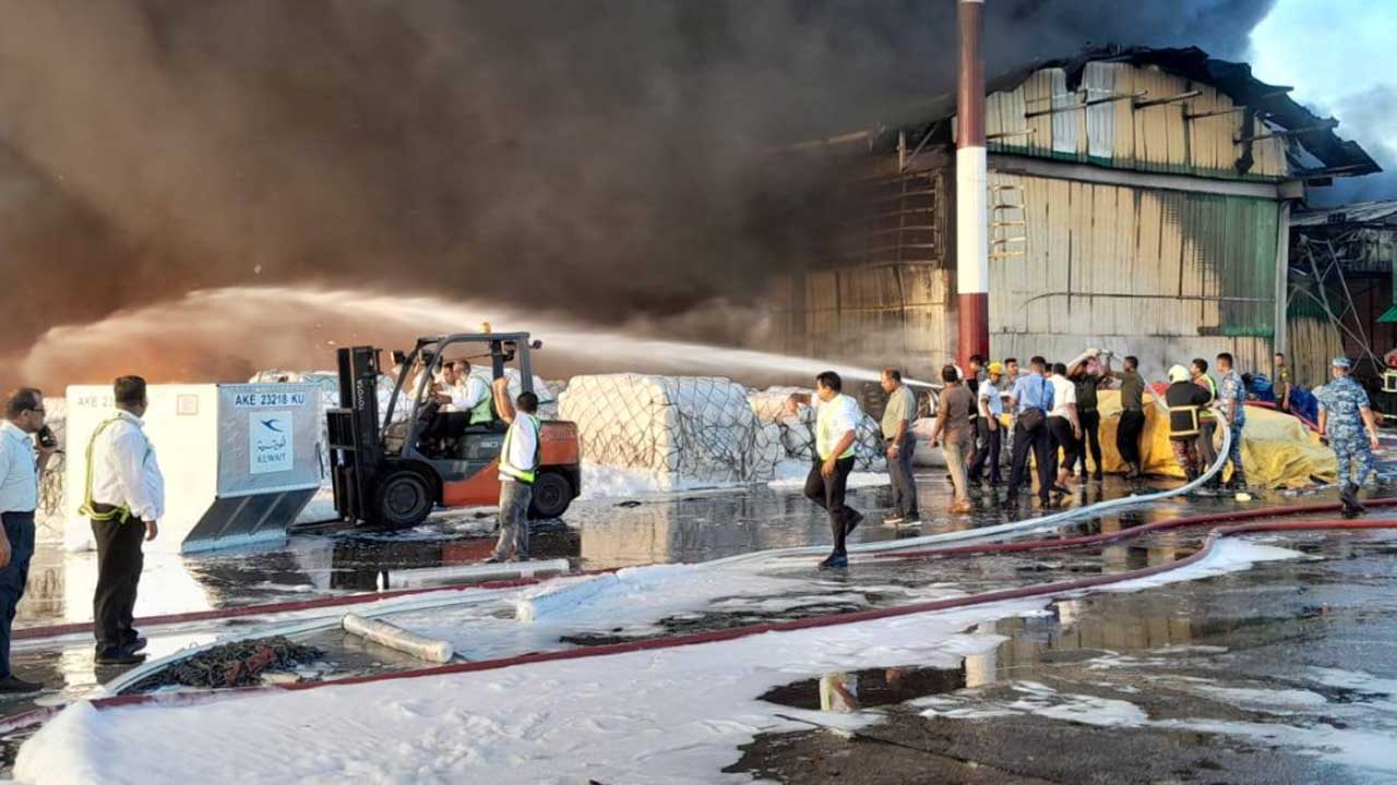 বিমানবন্দর কার্গো ভিলেজের আগুন নিয়ন্ত্রণে ২ প্লাটুন বিজিবি মোতায়েন