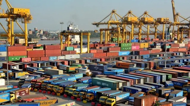 চট্টগ্রাম বন্দরে গাড়ি প্রবেশে বাড়তি মাশুল স্থগিত