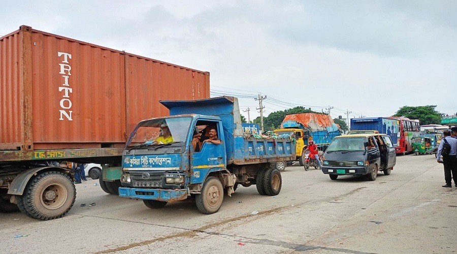 বন্দরে পণ্যবাহী গাড়ি চলছে না, সিঅ্যান্ডএফও কর্মবিরতিতে