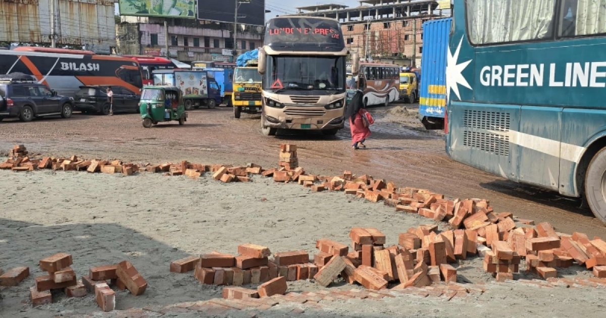 উপদেষ্টার আগমনে অস্থায়ী সংস্কারের ঘটা, ঢাকা-সিলেট মহাসড়কে যানজট-ভোগান্তি