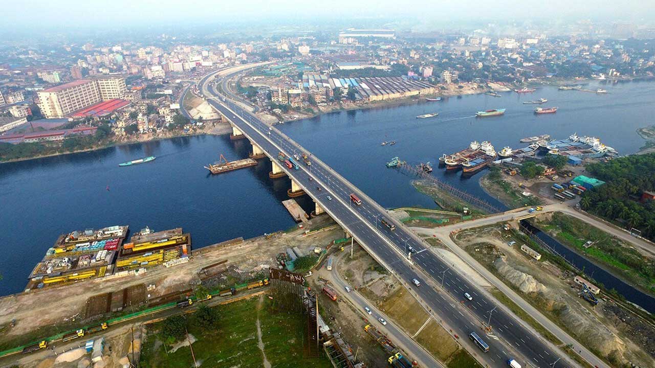 কাঁচপুর সেতুতে ট্রাক দুর্ঘটনায় দুই চালক নিহত