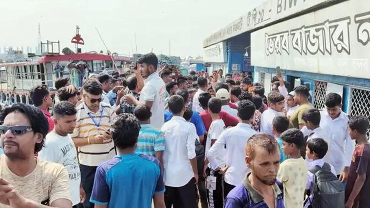 ভৈরবে একযোগে সড়ক-রেল-নৌপথ অবরোধের ঘোষণা