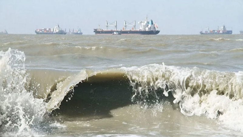নিম্নচাপটি গভীর নিম্নচাপে পরিণত, সাগর উত্তাল