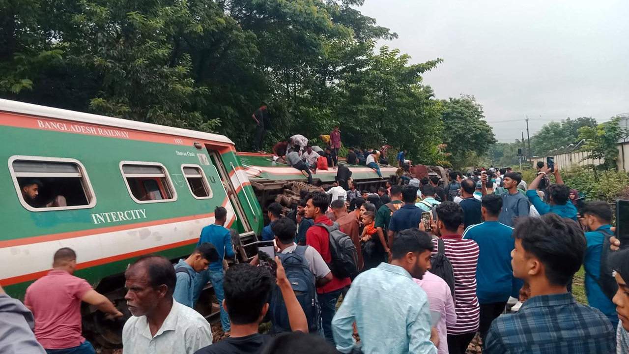 উদয়ন এক্সপ্রেস লাইনচ্যুতির ঘটনায় তদন্তে নামল রেলওয়ে