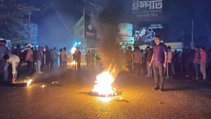 প্রার্থী তালিকায় নাম নেই সোহারাবের, সড়কে টায়ার জ্বালিয়ে বিক্ষোভ মিছিল
