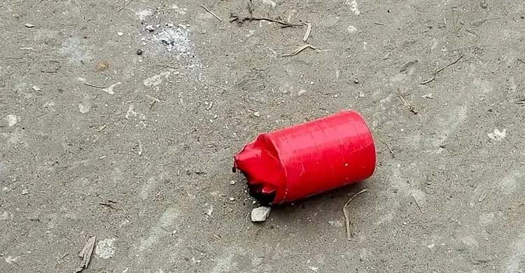 গ্রামীণ ব্যাংকের প্রধান কার্যালয়ের সামনে ককটেল বিস্ফোরণ