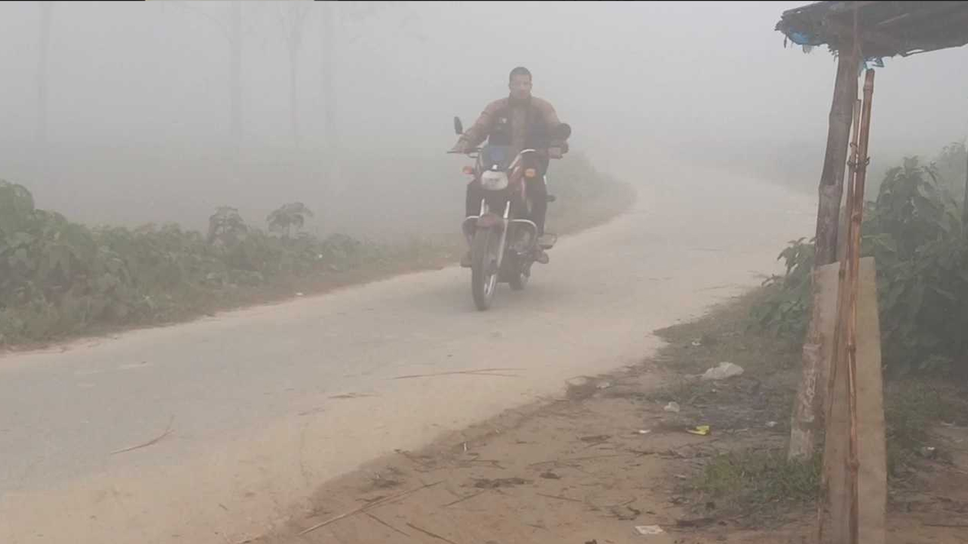 হিমালয়ের পাদদেশে অবস্থিত উত্তরের জেলা পঞ্চগড়ে শীতের আমেজ