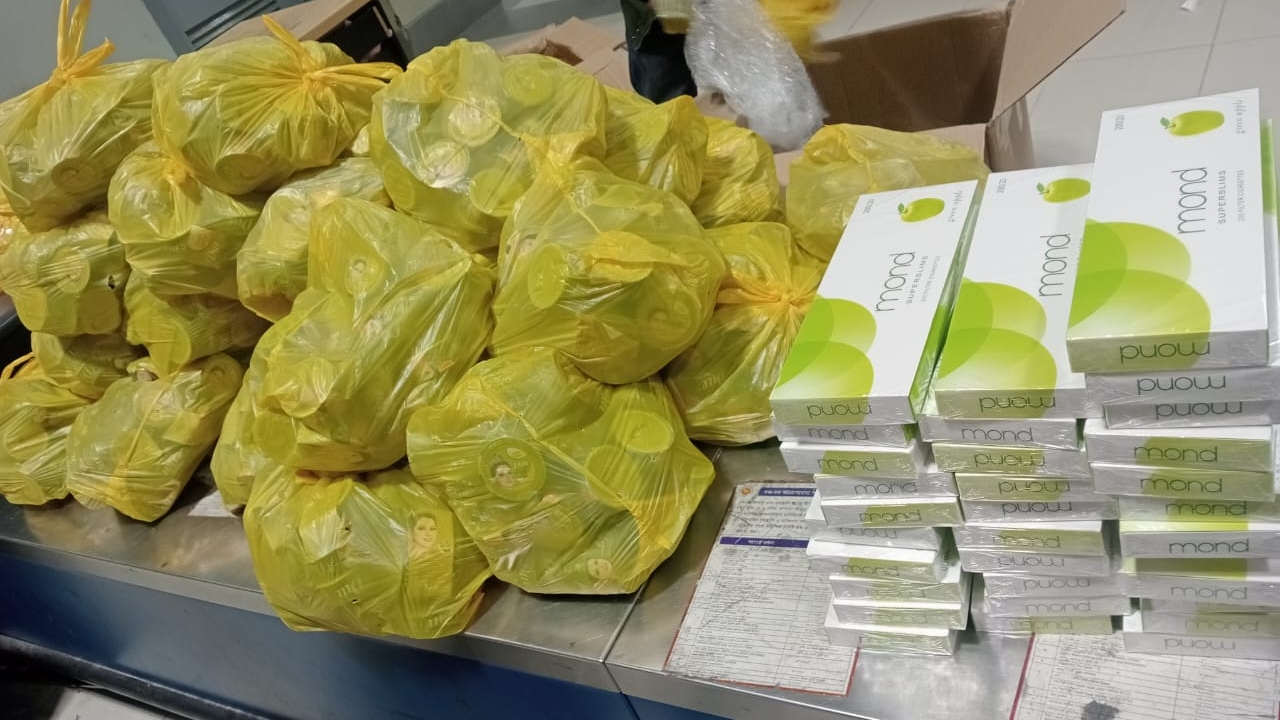 চট্টগ্রাম আন্তর্জাতিক বিমানবন্দরে ৩২৬ কার্টুন সিগারেট ৪৮ পিস ক্রিম জব্দ