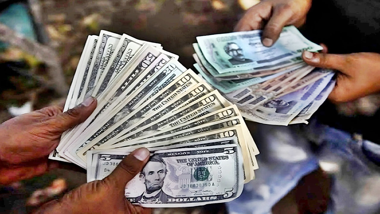 ডলার ও টাকার সোয়াপ সুবিধা পাবেন রপ্তানিকারকরা