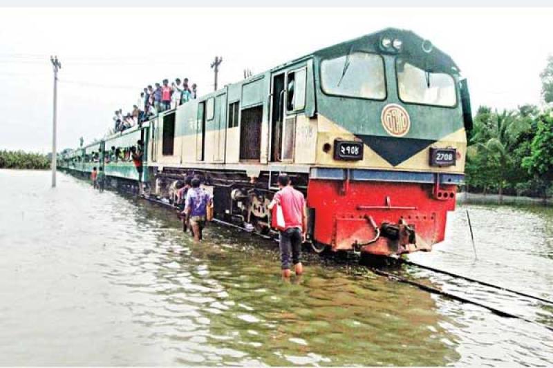 চাঁপাইনবাবগঞ্জ পানিতে তলিয়ে গেছে  রেললাইন
