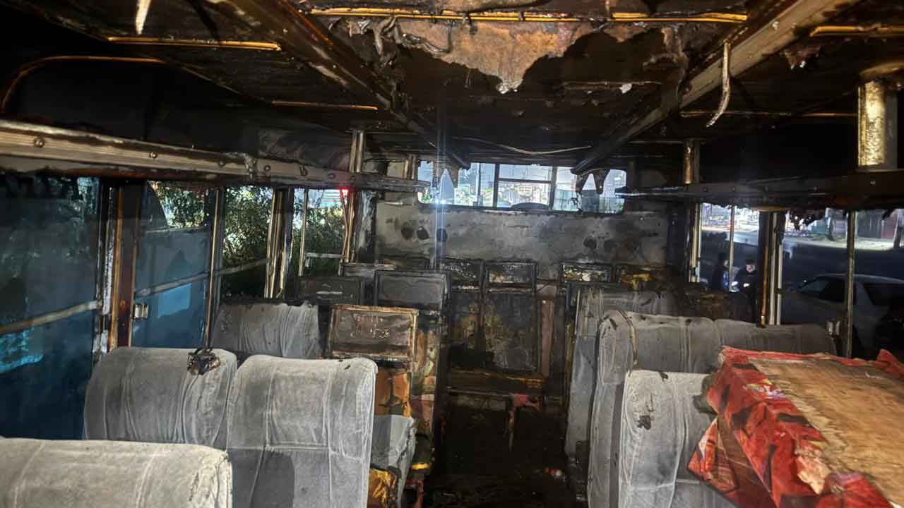 সাভারে এক রাতে পার্কিং করা দুই বাসে আগুন