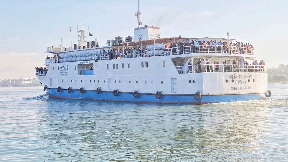 ১১০০ জন পর্যটক নিয়ে সেন্টমাটিন দ্বীপের উদ্দেশ্যে তিন জাহাজ