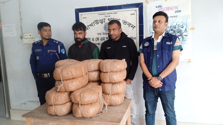 প্রাইভেটকারে করে গাঁজা পাচারের সময় যুবদল নেতা গ্রেফতার