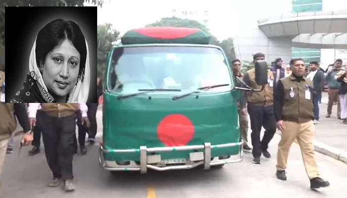 জানাজাস্থলে খালেদা জিয়ার মরদেহ লাল-সবুজ পতাকায় 