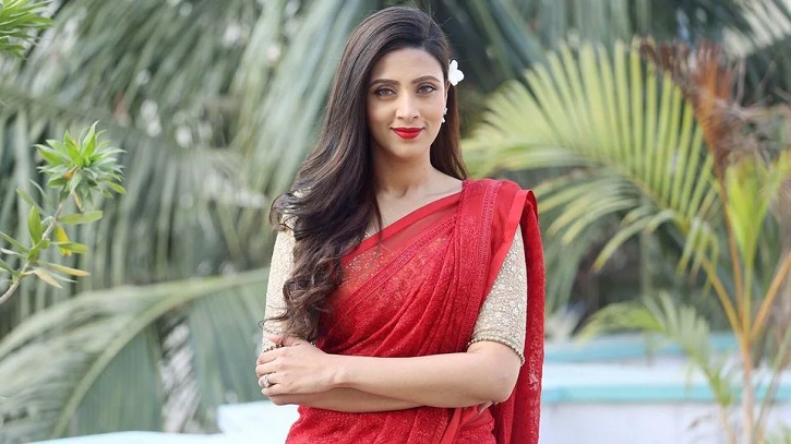 দেশে ফিরেই সুখবর, চরকিতে চুক্তিবদ্ধ হলেন মিম