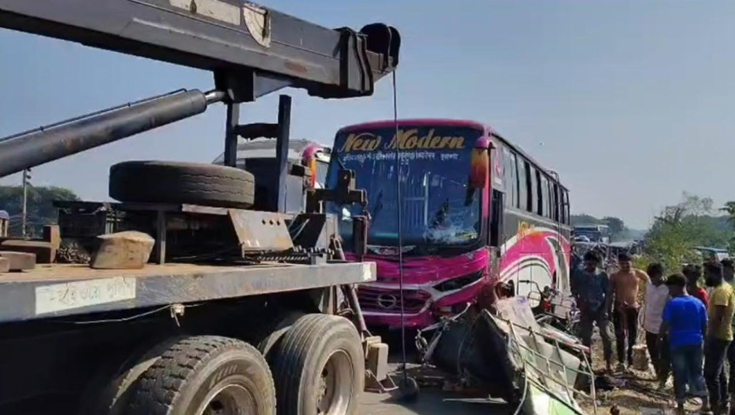 ভাঙ্গায় বাসচাপায় একই পরিবারের তিনজনসহ নিহত বেড়ে ৪