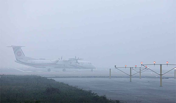 ঘন কুয়াশায় ১০ ফ্লাইট নামলো বিকল্প বিমানবন্দরে