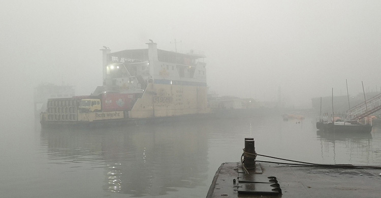 দুর্ঘটনা এড়াতে আরিচা-কাজিরহাট রুটে ফেরি চলাচল বন্ধ
