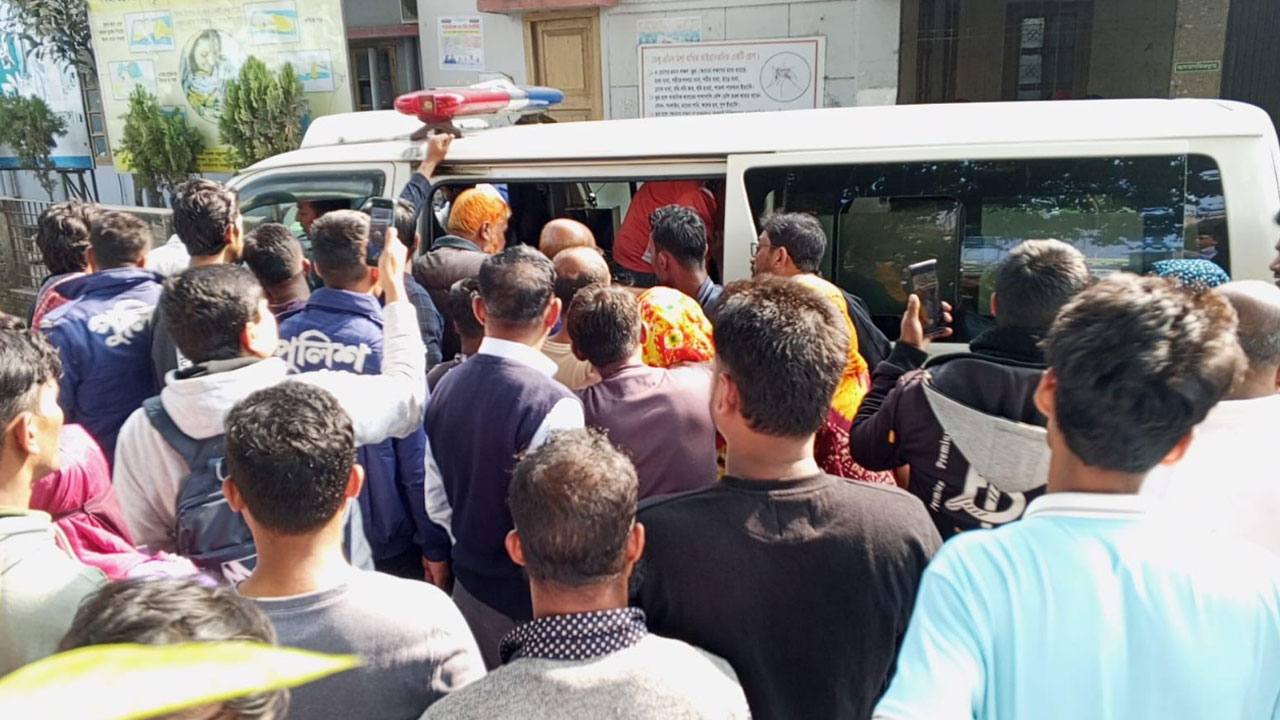 পুলিশের ফায়ারিং অনুশীলন থেকে গুলিবিদ্ধ মোটরসাইকেল আরোহী