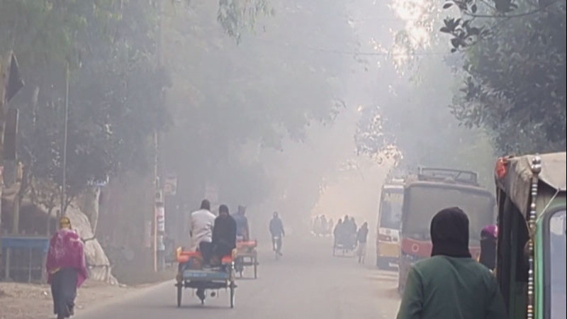 রাজধানীতে কনকনে ঠান্ডা, দুর্ভোগে খেটে খাওয়া মানুষ