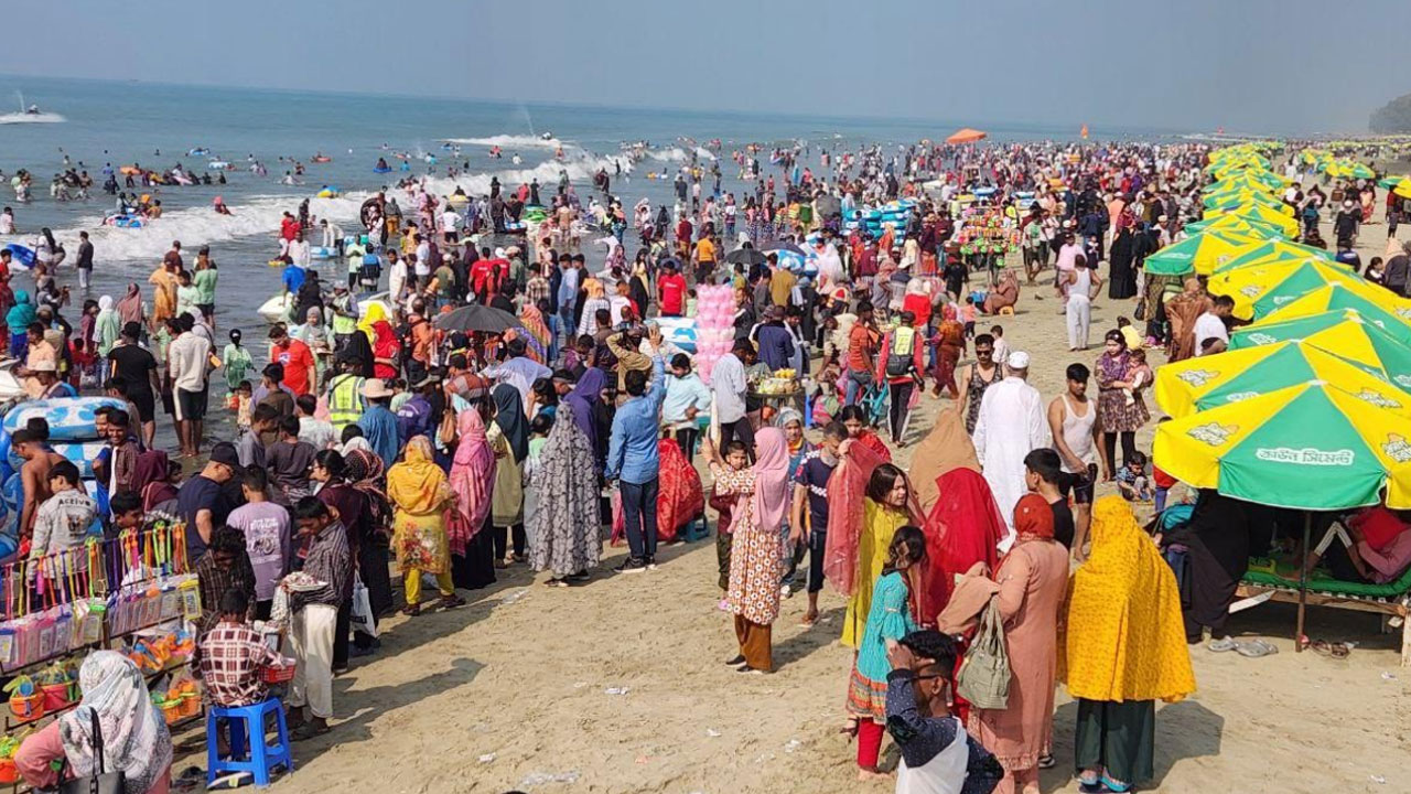 বড়দিন উপলক্ষ্যে কক্সবাজার শত কোটি টাকা বাণিজ্যের আশা
