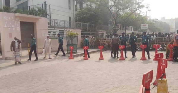 খালেদা জিয়ার সর্বশেষ শারীরিক অবস্থা, হাসপাতালের সামনে ব্যারিকেড