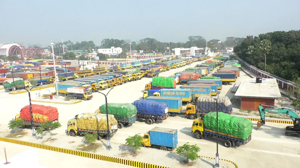 বেনাপোলে দু’মাস ধরে আটকে আছে দেড় শতাধিক সুপারির ট্রাক