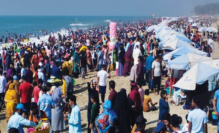 পর্যটক সরগরম কক্সবাজার সৈকত, ৫০০ কোটির বাণিজ্যের আশা