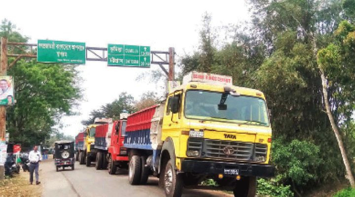 আখাউড়া স্থলবন্দর দিয়ে ভারতে প্রায় সাড়ে ৩ কোটির মাছ রপ্তানি