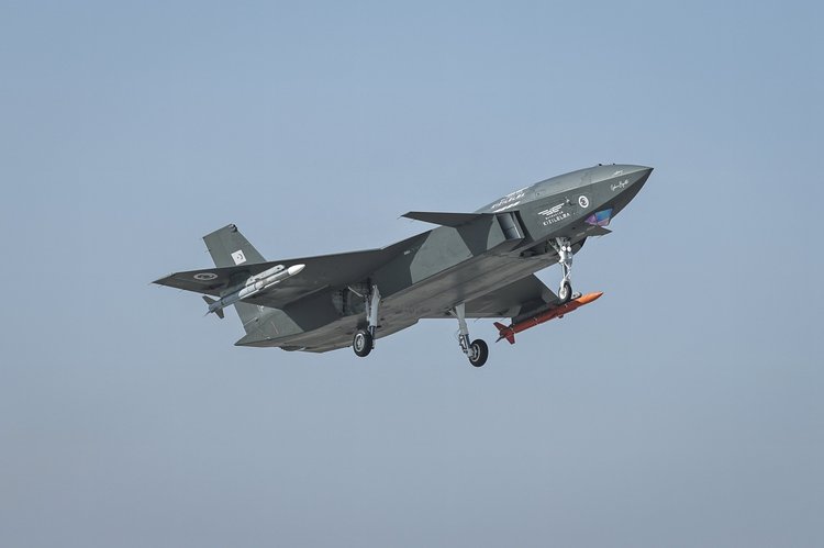 বিশ্বে প্রথম মানবহীন যুদ্ধবিমান ক্ষেপণাস্ত্র আকাশে নিক্ষেপ করেছে তুরষ্ক