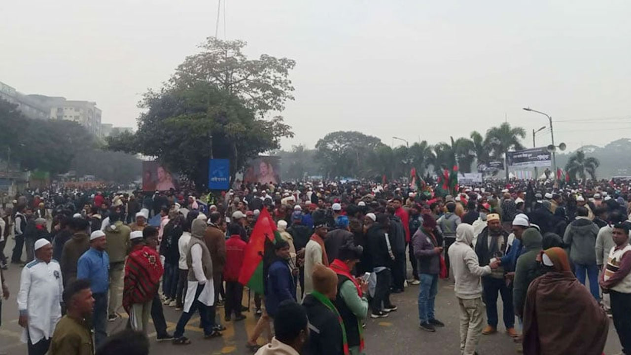 মেট্রোরেলে চড়ে জানাজায় আসছে নেতাকর্মীরা