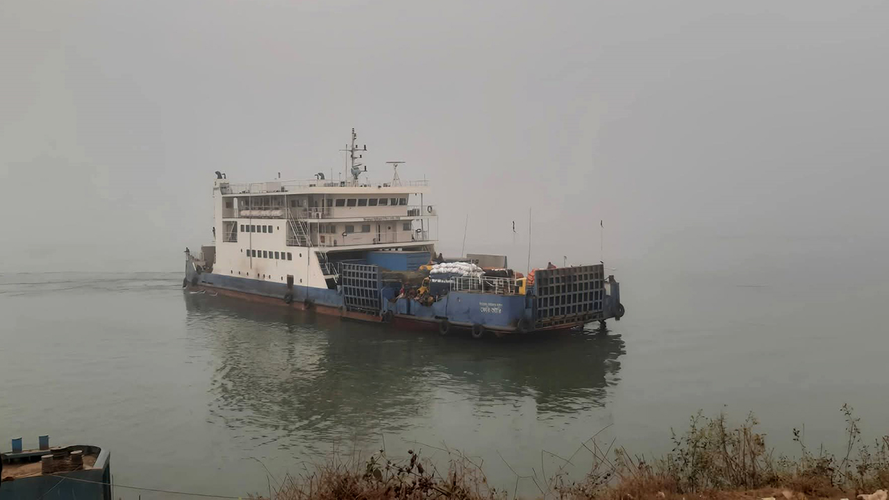 ৫ ঘন্টা পর দৌলতদিয়া-পাটুরিয়া রুটে ফেরি চলাচল স্বাভাবিক