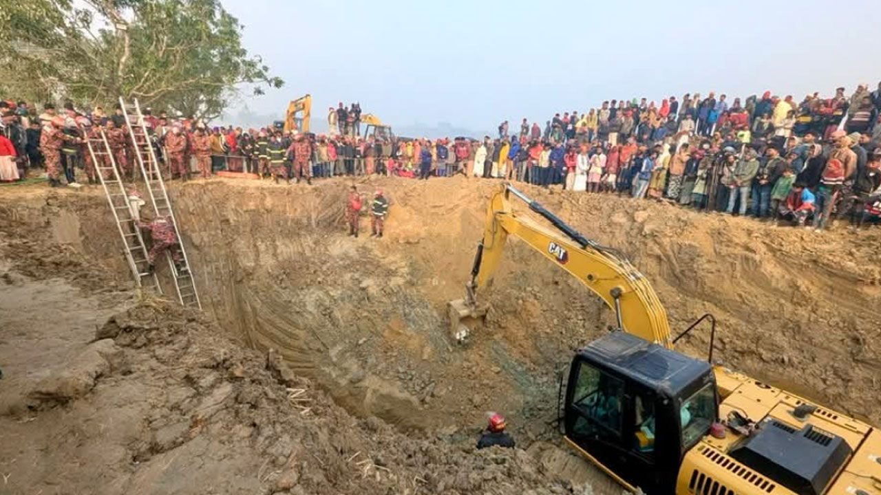 ১৭ ঘণ্টাতেও উদ্ধার হয়নি স্বাধীন, চলছে সুড়ঙ্গ খোঁড়ার কাজ
