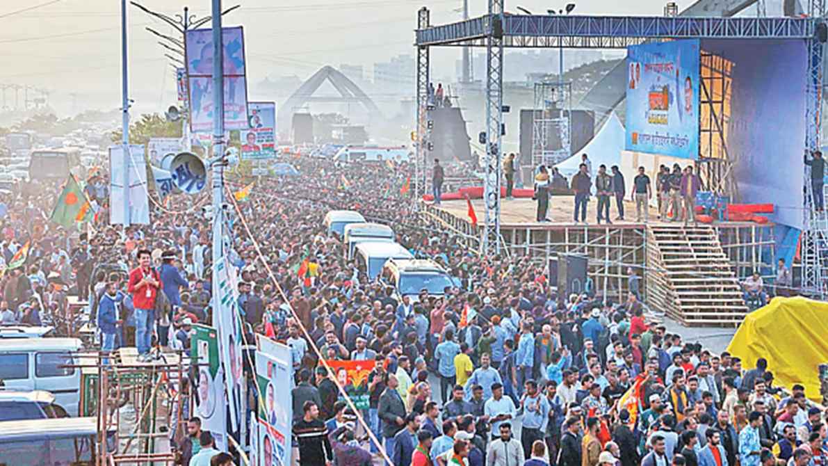তারেক রহমানকে স্বাগত জানাতে ৩০০ ফিট সড়কে জনসমুদ্র