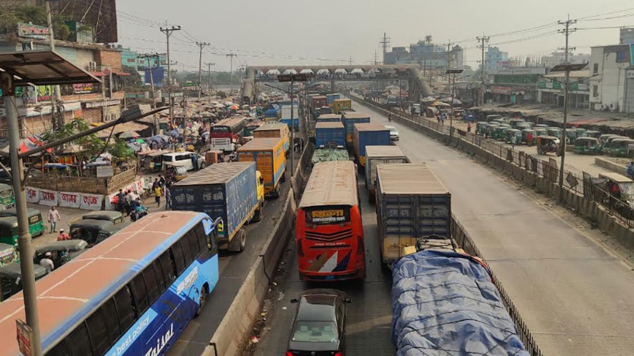 ঢাকা-চট্টগ্রাম মহাসড়কে ১০ কিলোমিটার যানজট