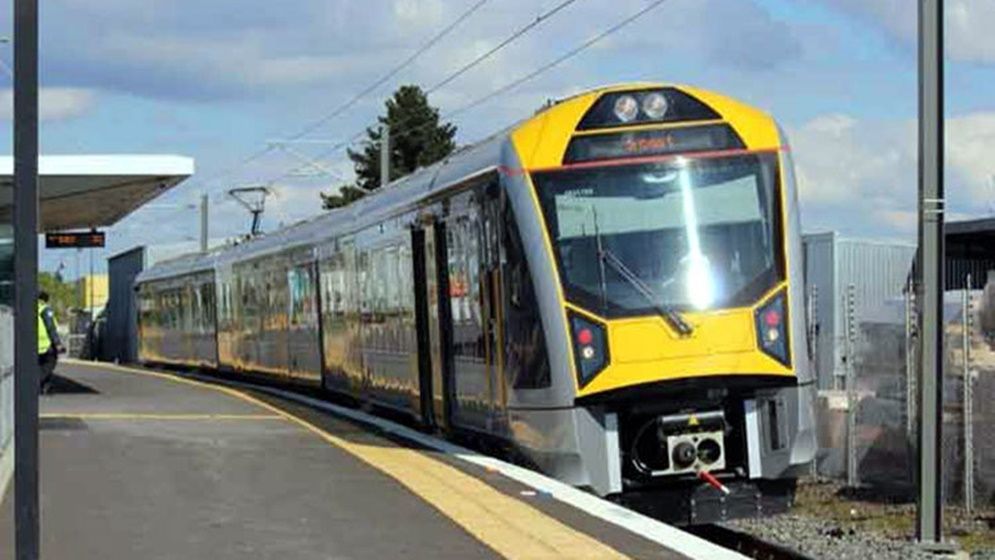 সময় ও খরচ বাঁচাতে বৈদ্যুতিক ট্রেনের দিকে হাঁটছে রেলওয়ে