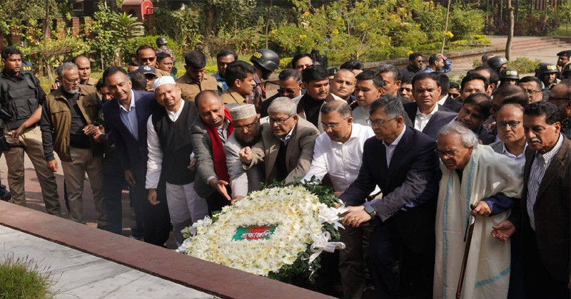 শহীদ হাদির পর কবি কাজী নজরুল ইসলামের কবর জিয়ারত করলেন তারেক রহমান