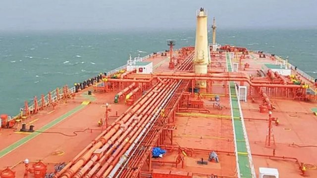জাহাজ থেকে তেল খালাস করতে বিলম্ব, মাশুল গুনতে হচ্ছে বিপিসিকে