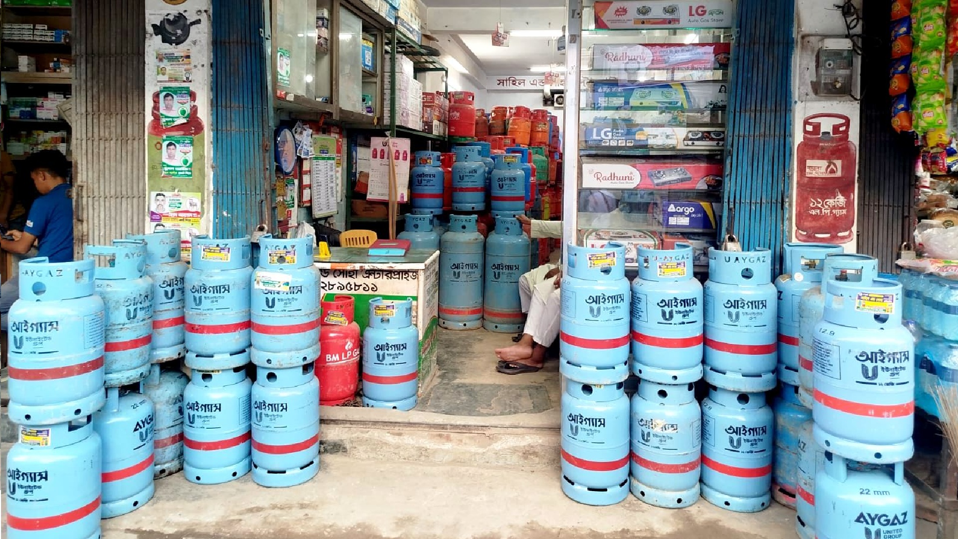 এলপি গ্যাসের দামে চরম নৈরাজ্য, ১২ কেজি ৪ হাজার ১০০