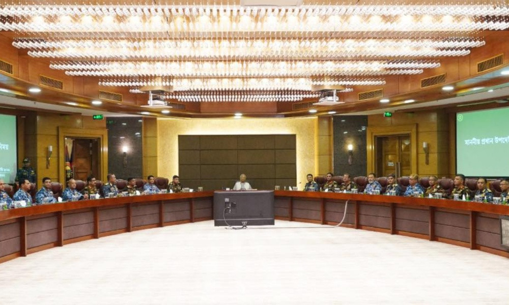 সশস্ত্র বাহিনীর কর্মকর্তাদের সাথে প্রধান উপদেষ্টার মতবিনিময়