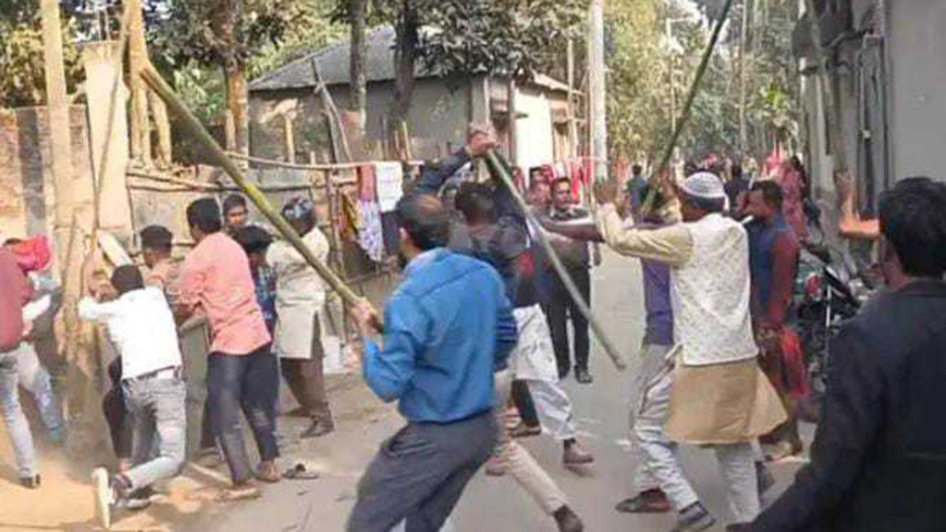 ভোলায় বিএনপি-জামায়াতের সংঘর্ষ:আহত ১৫