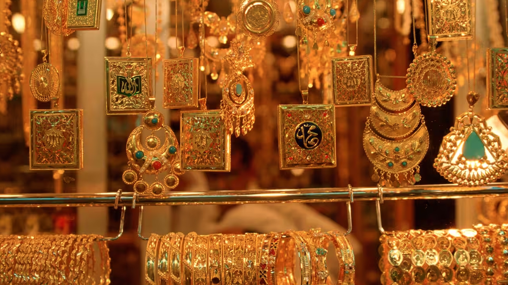 দেশের বাজারে স্বর্ণের দামে বড় লাফ