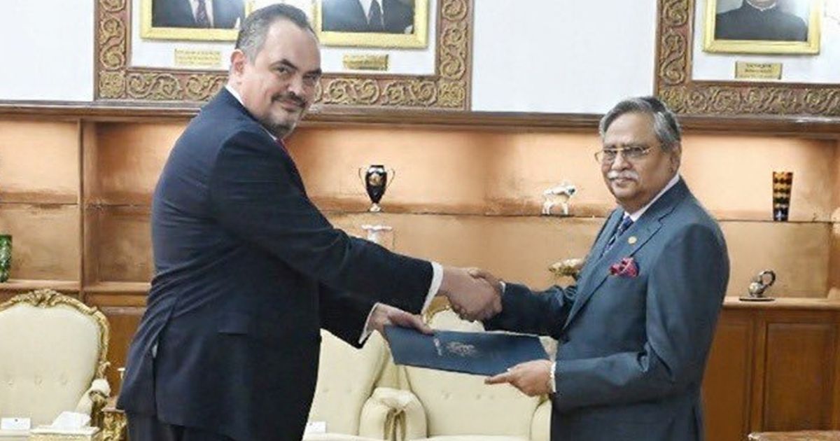 রাষ্ট্রপতির কাছে পরিচয়পত্র পেশ করলেন মার্কিন রাষ্ট্রদূত