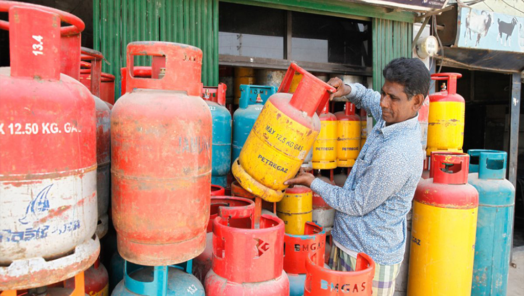 কম আমদানির কারণে এলপিজি সংকট চরমে